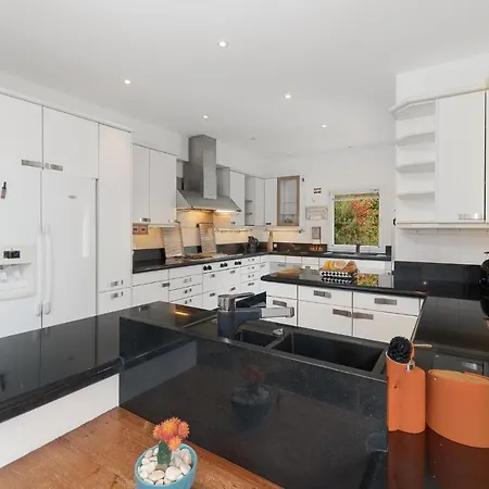 فيلة Pool With Botanical Garden *